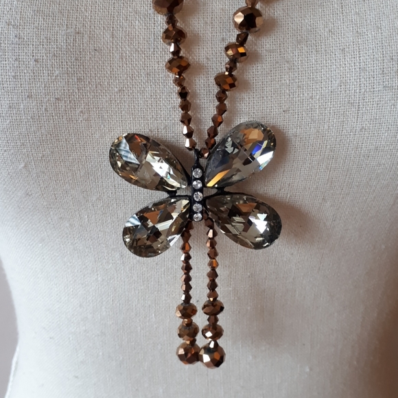 Beaded butterfly necklace - Picture 3 of 5